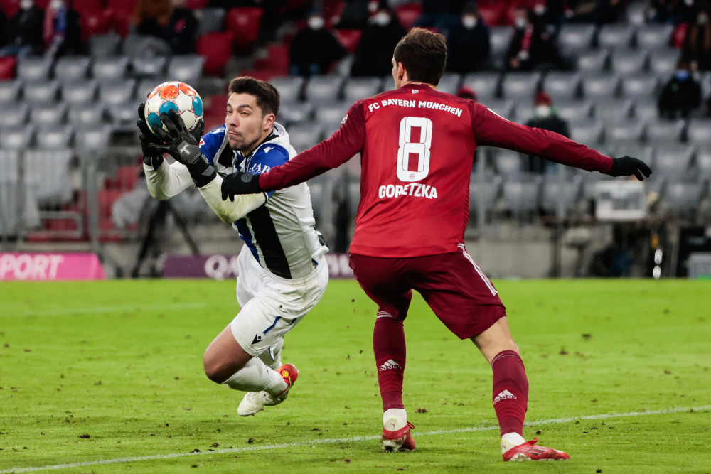  科隆门将神扑两点球助球队逼平拜仁  