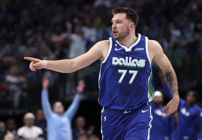  东契奇50分创独行侠队史纪录  