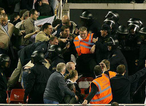  那不勒斯球迷冲突升级，警方逮捕六人  