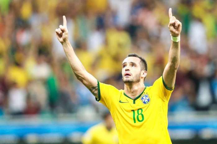  罗马主场氛围火爆，球迷助威助推球队发挥超常  