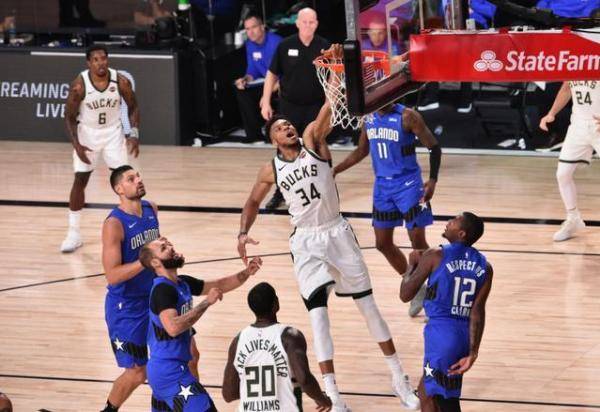  米德尔顿复出高效雄鹿轻取魔术