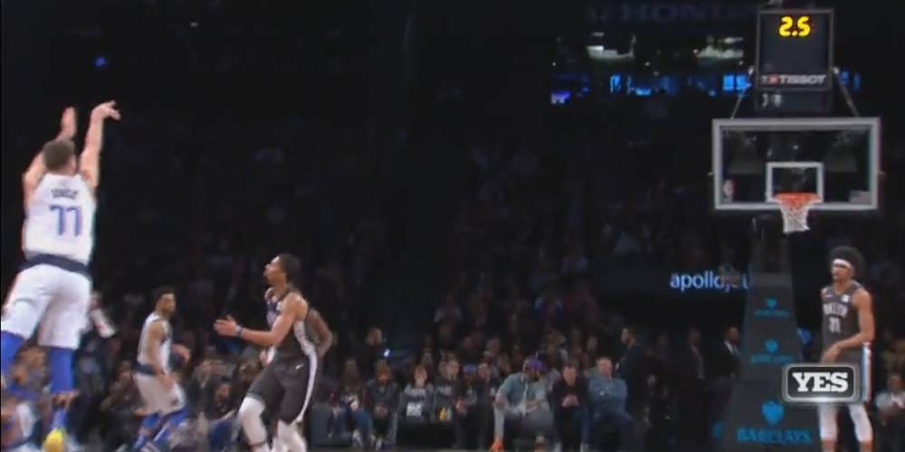  东契奇超远三分绝杀，独行侠加时险胜篮网